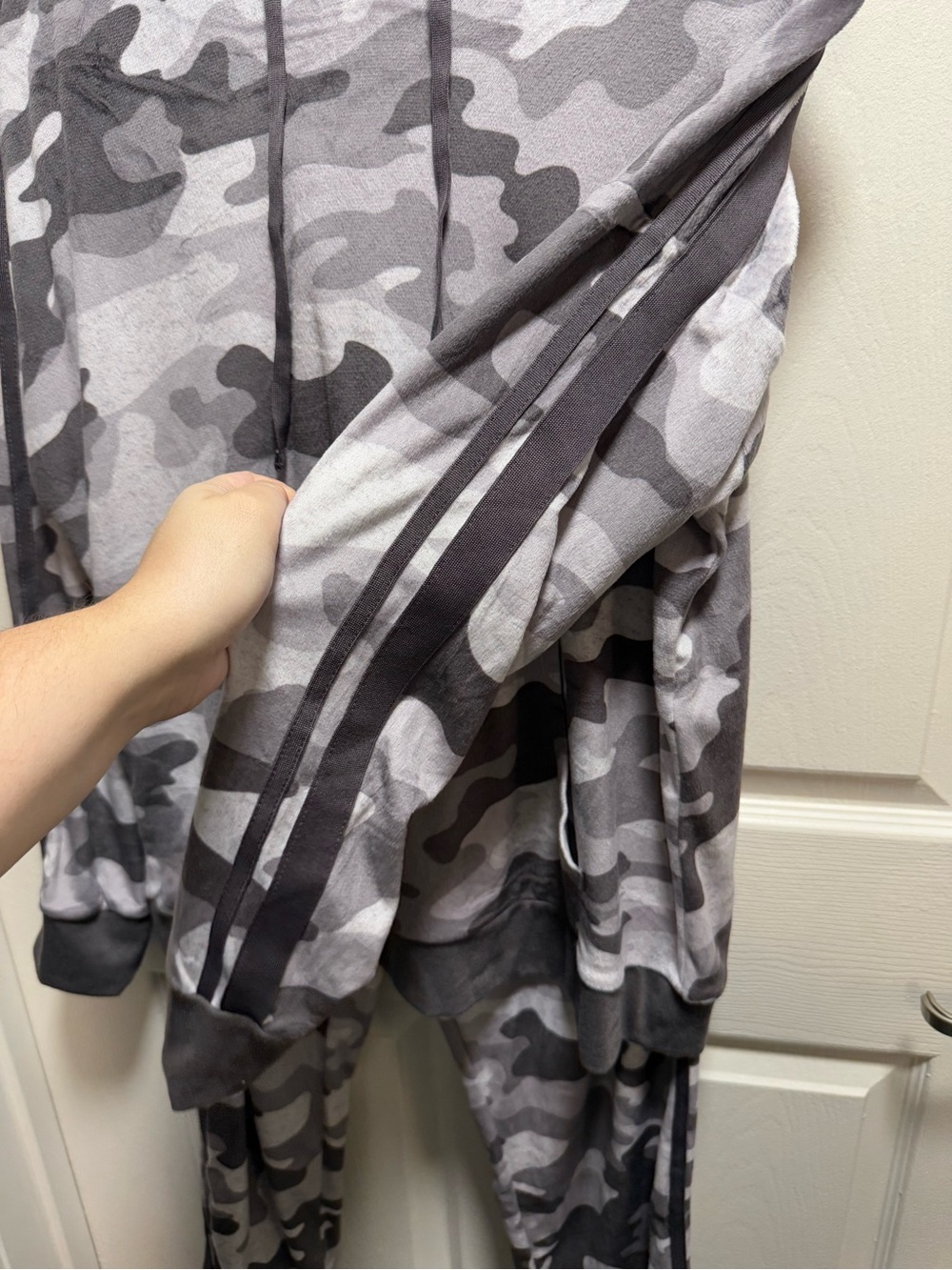 Dkny Womens Gray and White Camo Hooded Pajama Set size L - Picture 5 of 13